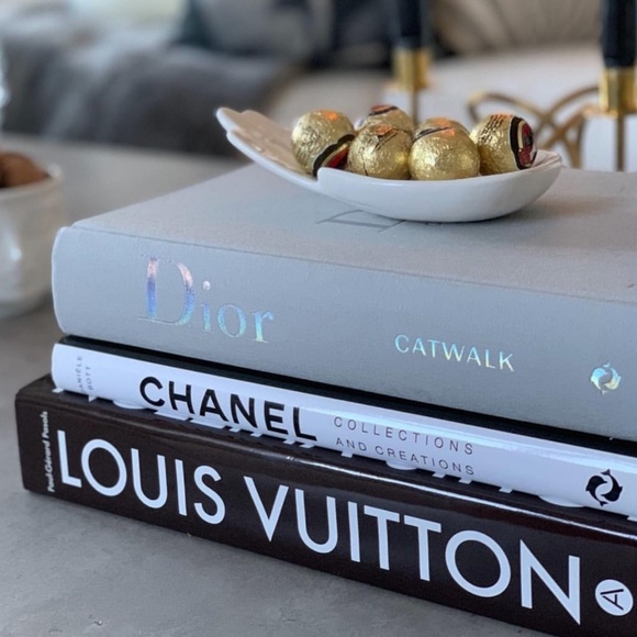 New  LOUIS VUITTON Book (updated version) - Picture 3 of 5